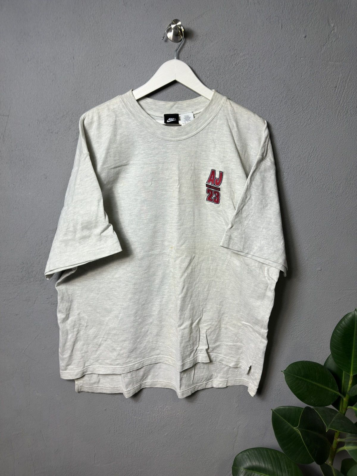 Jordan Brand × Nike × Vintage Vintage 90's Nike Jordan T-Shirt Size US XL / EU 56 / 4 - 1 Thumbnail