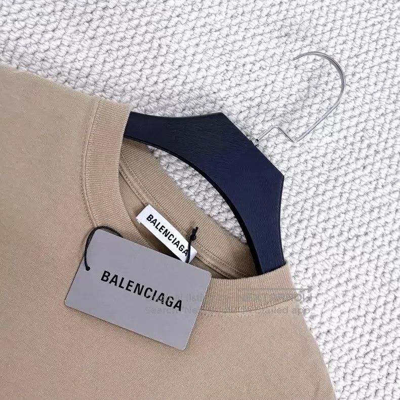 Balenciaga Balenciaga Khaki Color Front Pocket Letter Logo Short Slee Size US XS / EU 42 / 0 - 3 Thumbnail
