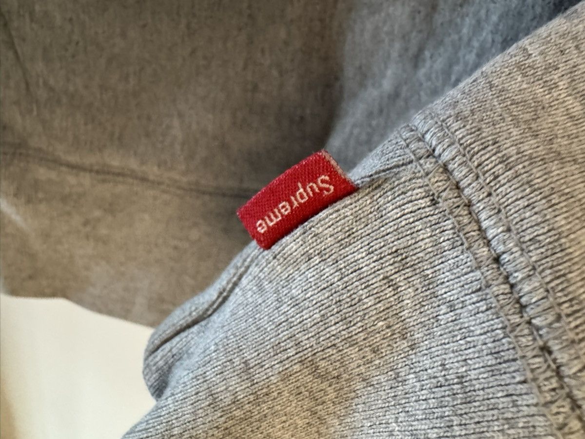 Supreme FW19 - Micro Logo Hoodie - Heather Grey Size US L / EU 52-54 / 3 - 9 Thumbnail
