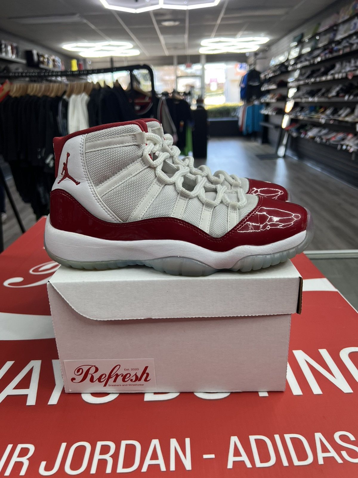 Jordan Brand Air Jordan 11 Cherry Size 6y Size US 6 / EU 39 - 1 Thumbnail