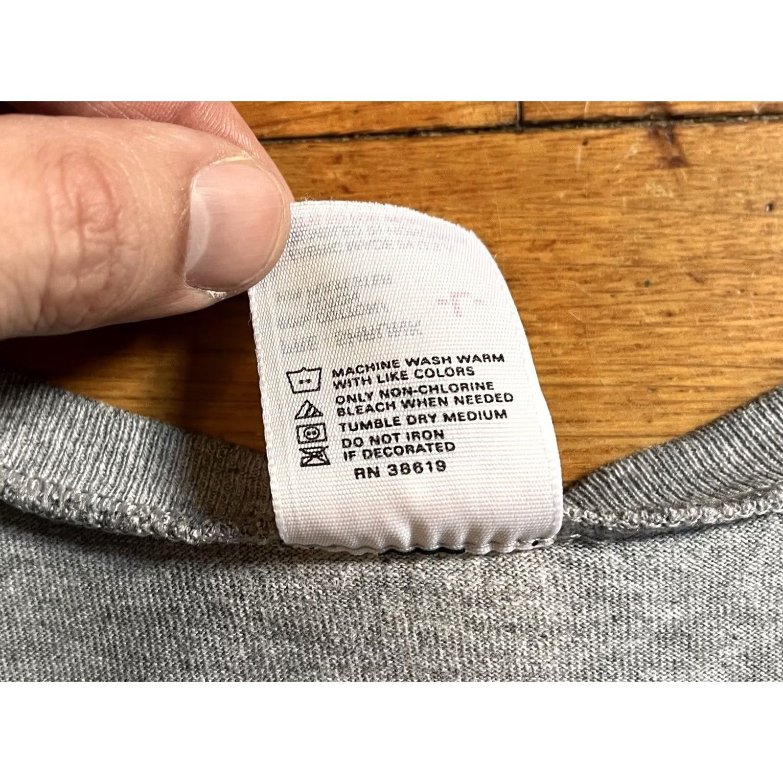 Anvil VINTAGE Mystic Valley Hunt Club Connecticut Shirt Women’s L Grey 90s DISTRESSED Size L / US 10 / IT 46 - 5 Thumbnail