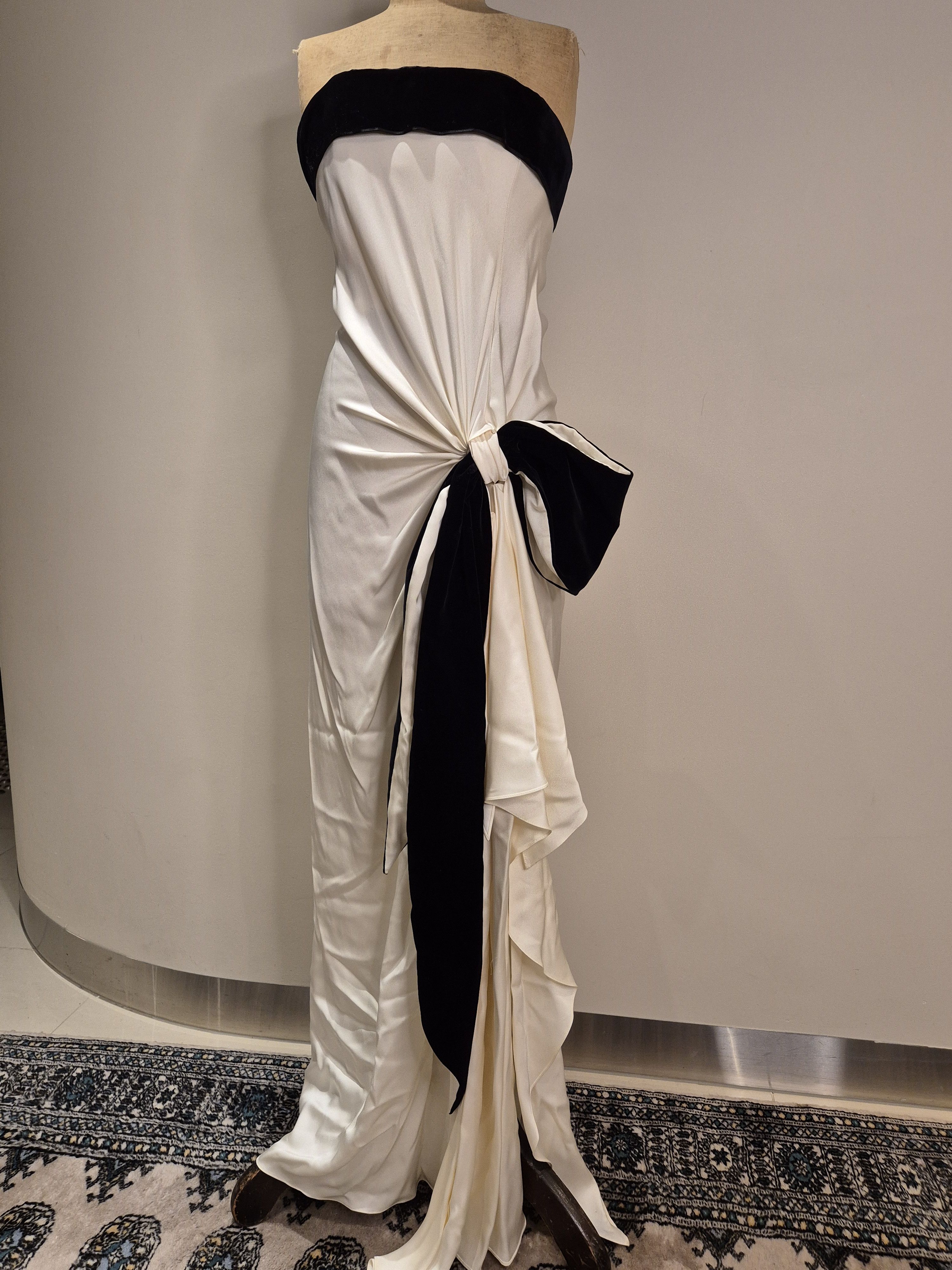 Yves Saint Laurent Yves Saint Laurent strapless silk gown Size S / US 4 / IT 40 - 1 Thumbnail