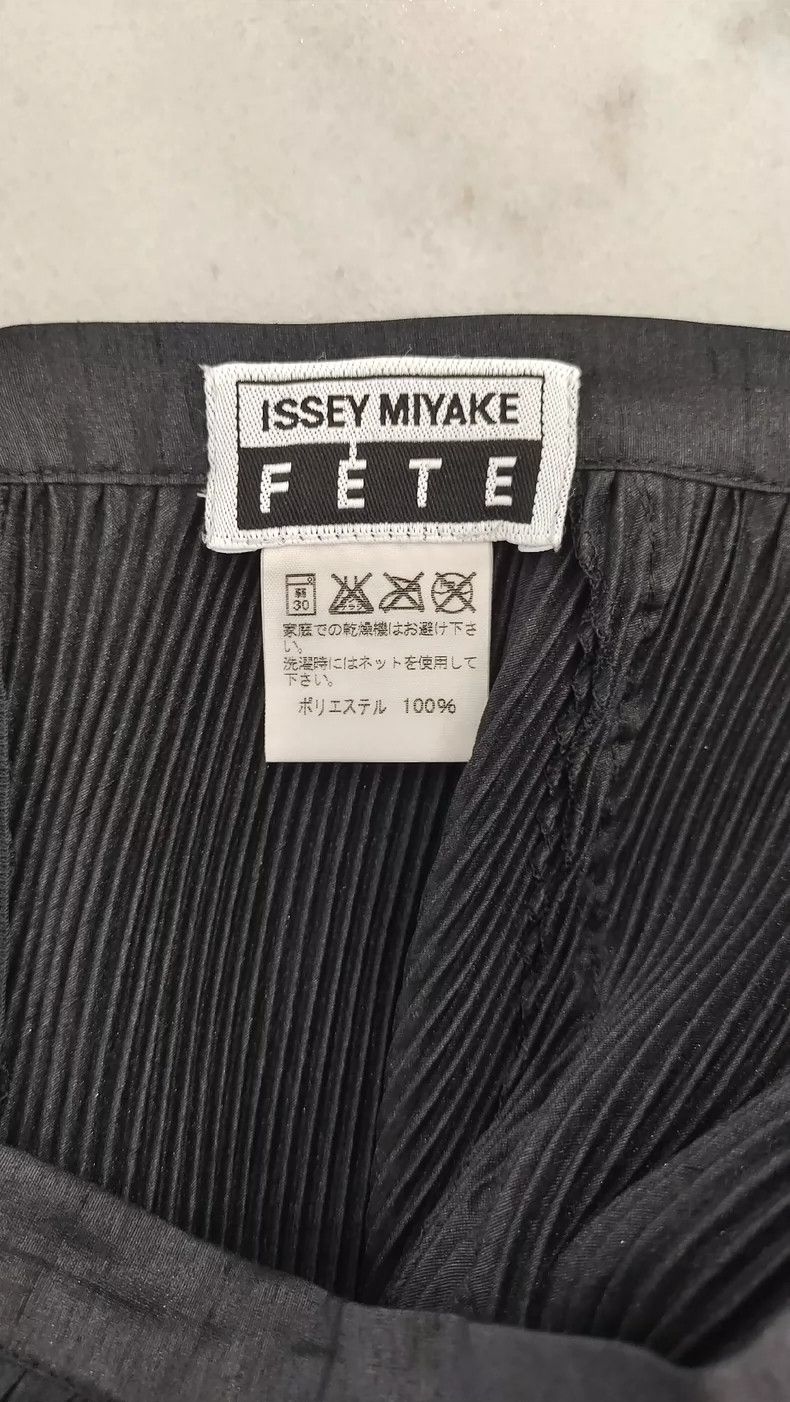 Issey Miyake Issey Miyake size:2 Dark grey multi-piece heavy petal half Size 22" - 4 Thumbnail