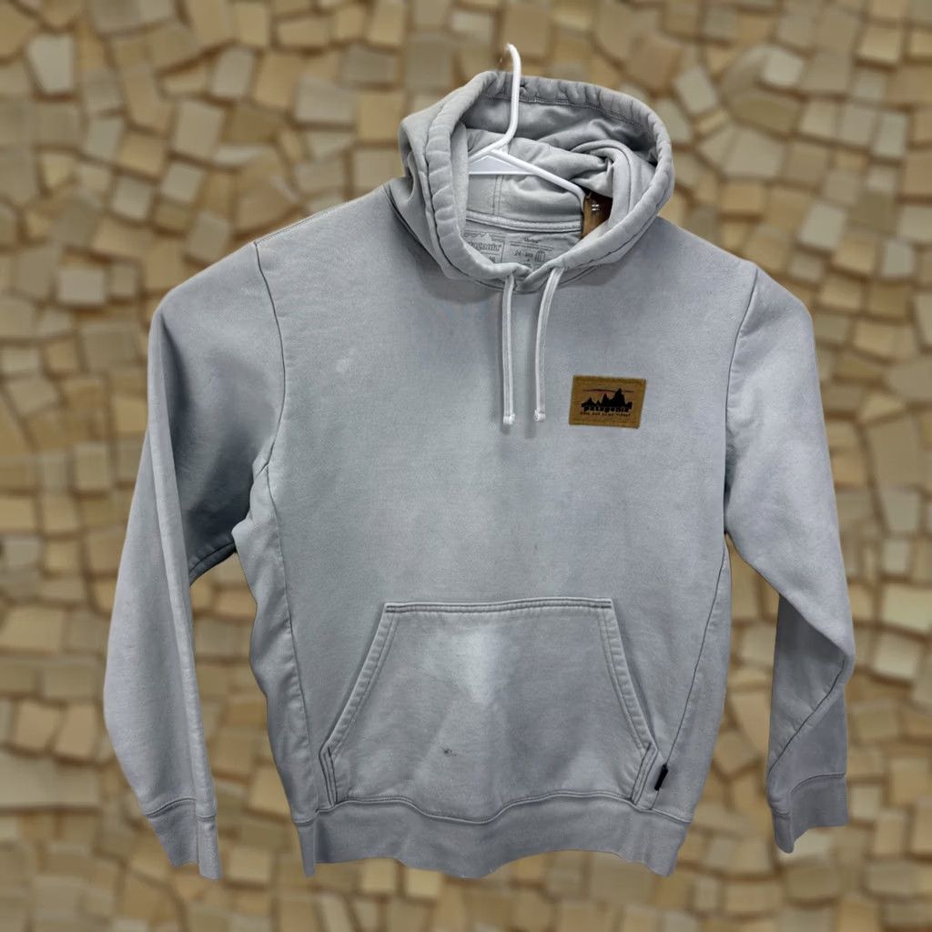 Patagonia Patagonia Hoodie Mens Medium Womens Large Skyline Uprisal Logo Pocket Hooded Fleece Sweatshirt White Size M / US 6-8 / IT 42-44 - 1 Thumbnail