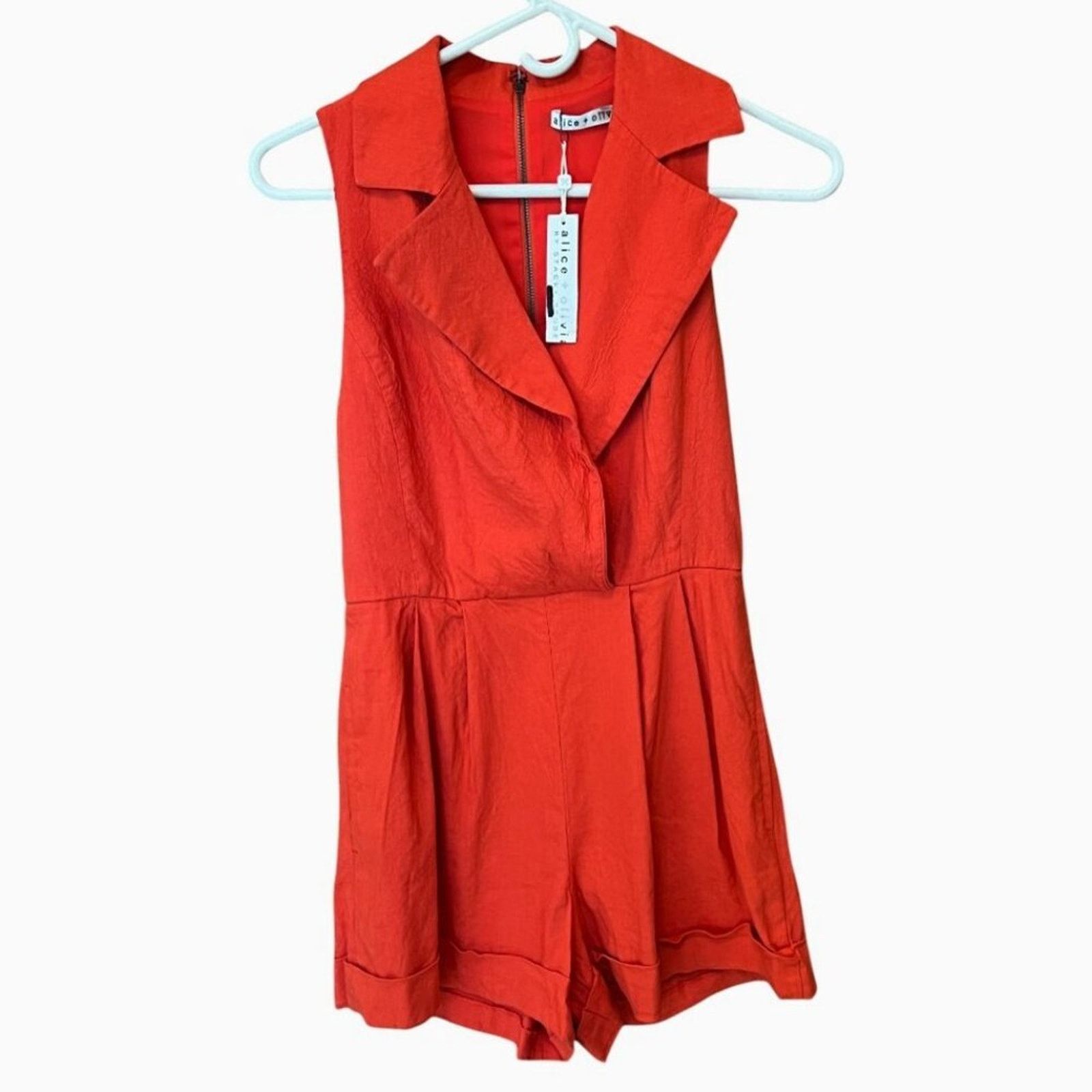 Alice + Olivia ALICE + OLIVIA Meritt Pleated Linen Romper Size 26" / US 2 / IT 38 - 1 Thumbnail