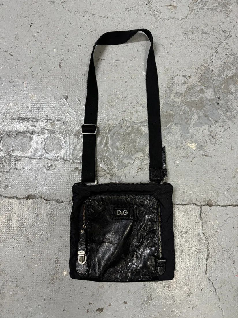 Designer × Dolce & Gabbana × Vintage 2000s Dolce & Gabbana Alan Zip Lock Black Leather Shoulder Bag Size ONE SIZE - 1 Thumbnail