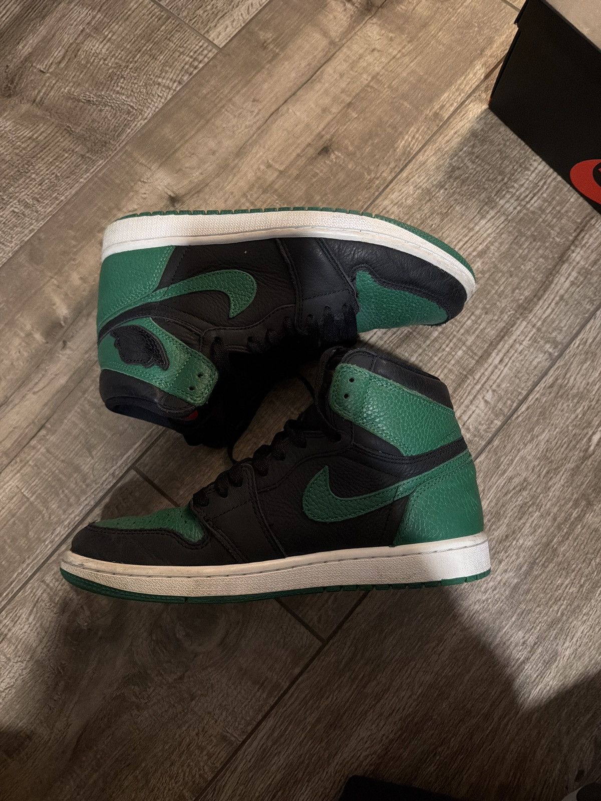 Nike Air Jordan 1 Pine Green 2.0 Size US 8 / EU 41 - 4 Thumbnail