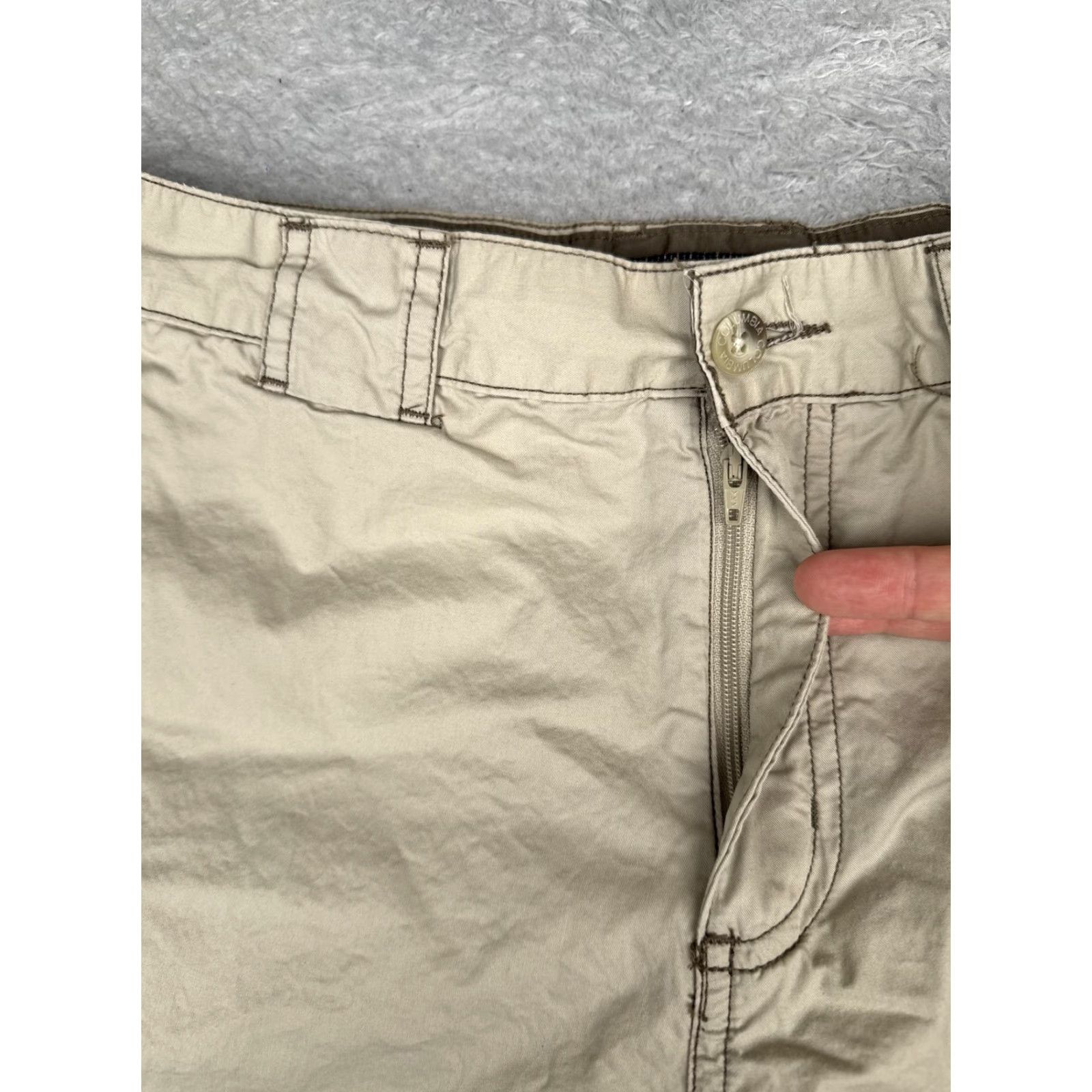 Vintage Columbia Cargo Shorts Womens 12 Beige Twill Hiking 8 Inseam Pockets Outdoor Size 34" / US 12 / IT 48 - 6 Thumbnail