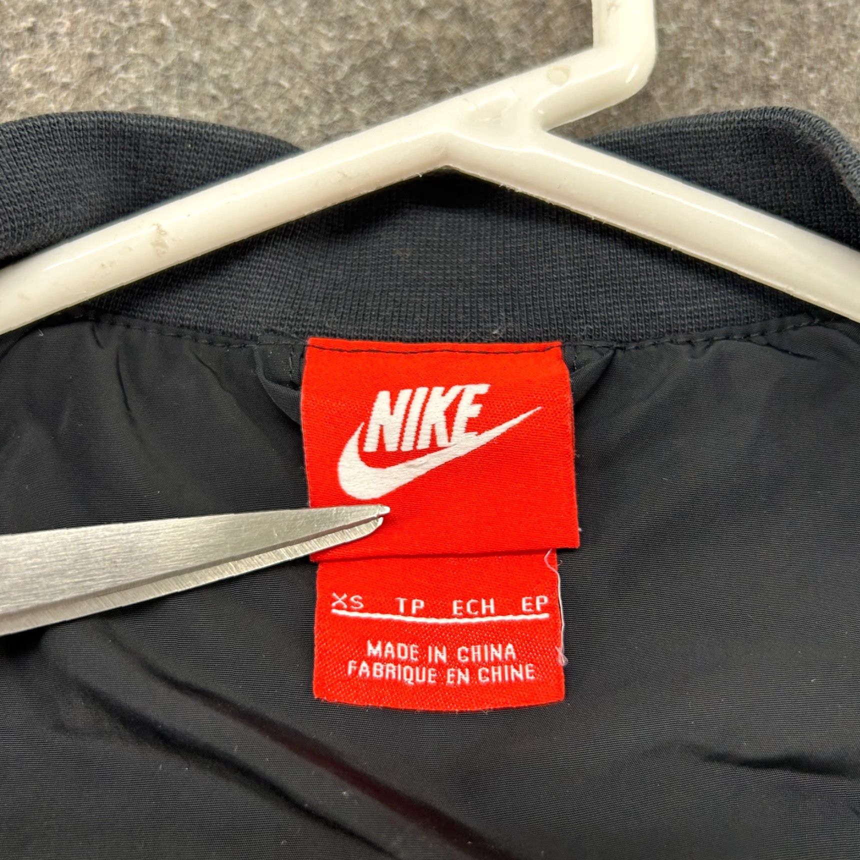Nike VINTAGE Nike Jacket Womens XS Black Windbreaker Lined Swoosh Polyester 90s Golf Womens Size XS / US 0-2 / IT 36-38 - 7 Thumbnail