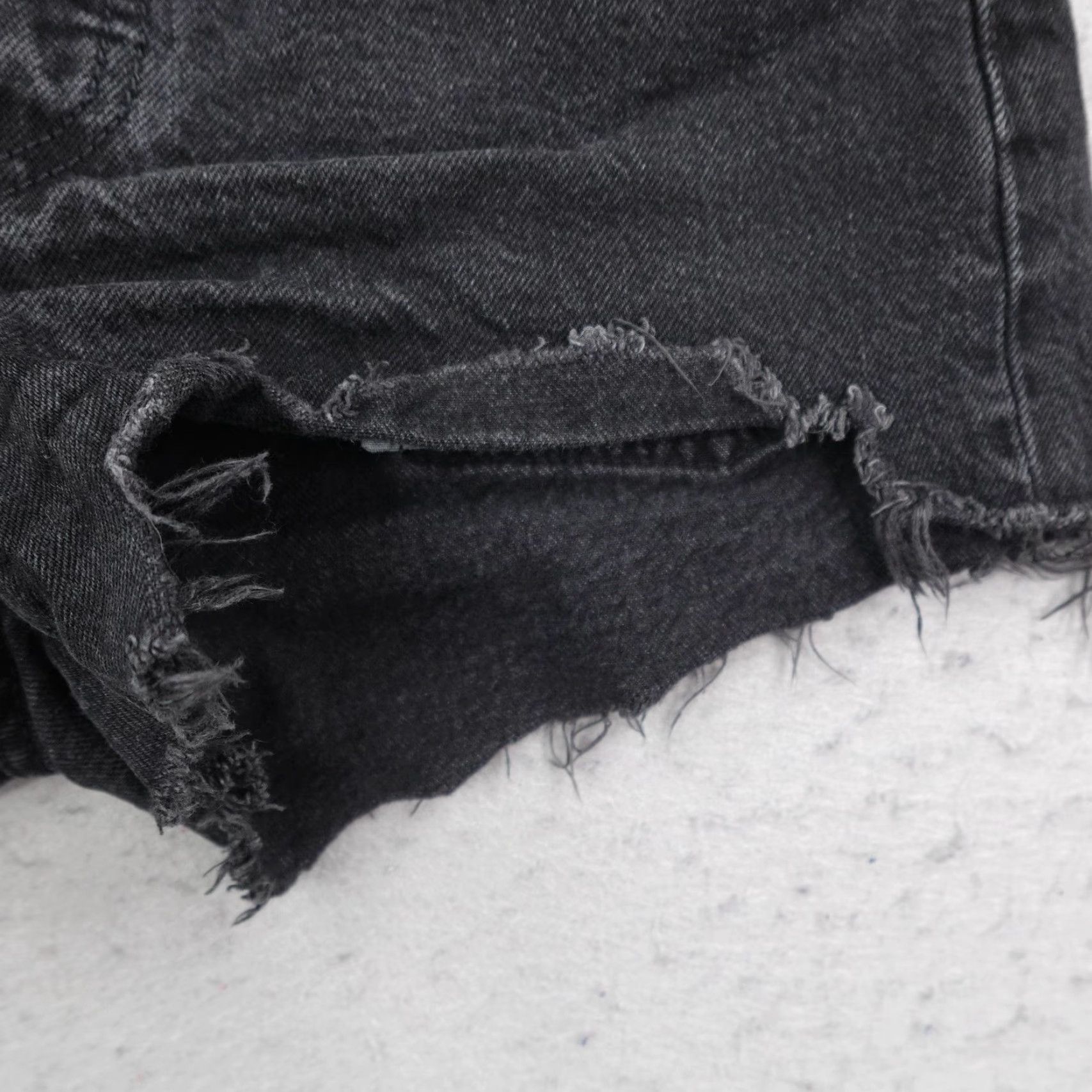 Levi's Levis Shorts Womens 27 Black Denim 501 Button Fly Cutoff Frayed Distressed Mini Size 27" / US 4 / IT 40 - 2 Thumbnail