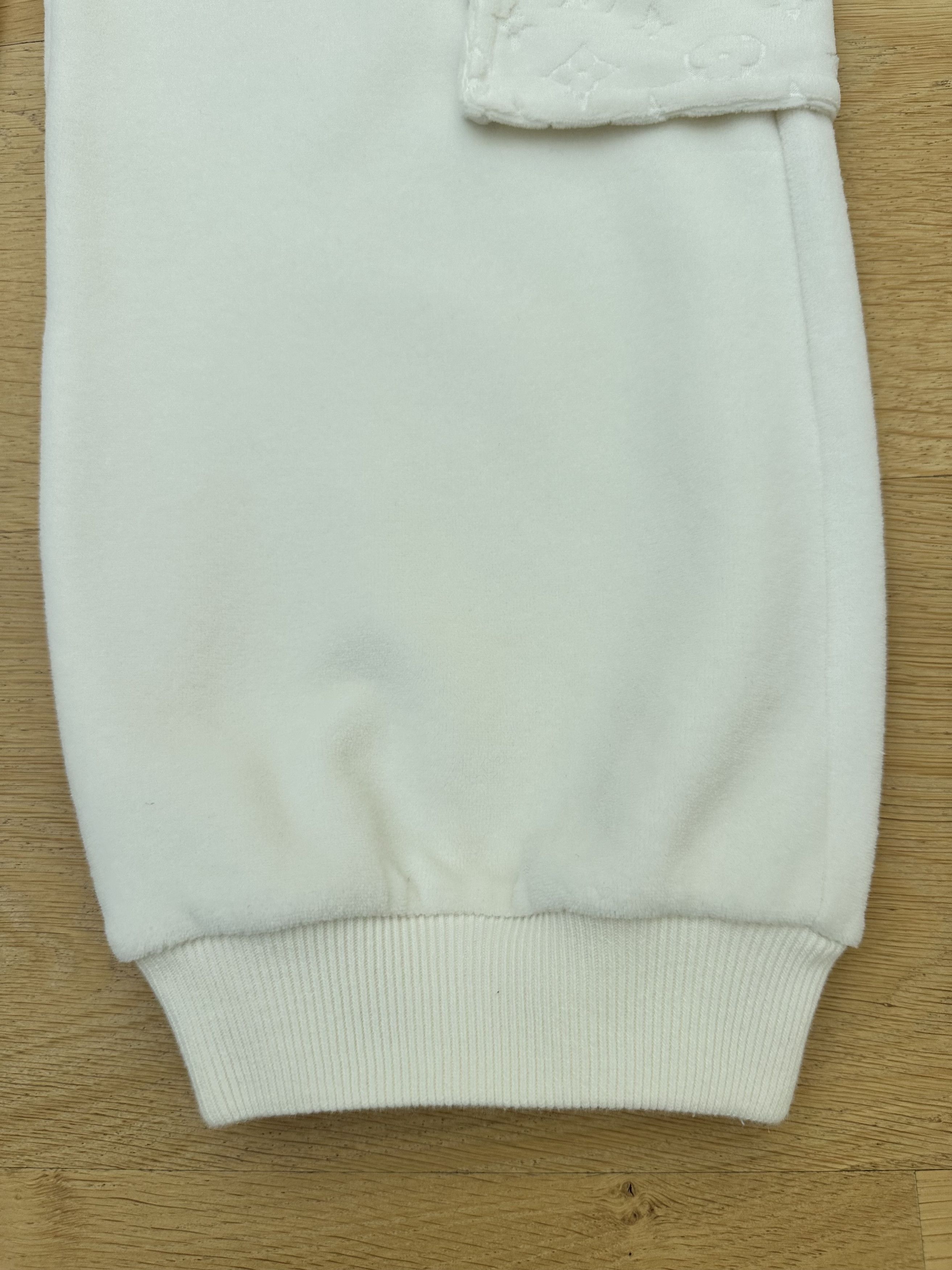 Louis Vuitton LOUIS VUITTON velour white cargo sweatpants by Virgil Abloom Size US 30 / EU 46 - 5 Thumbnail
