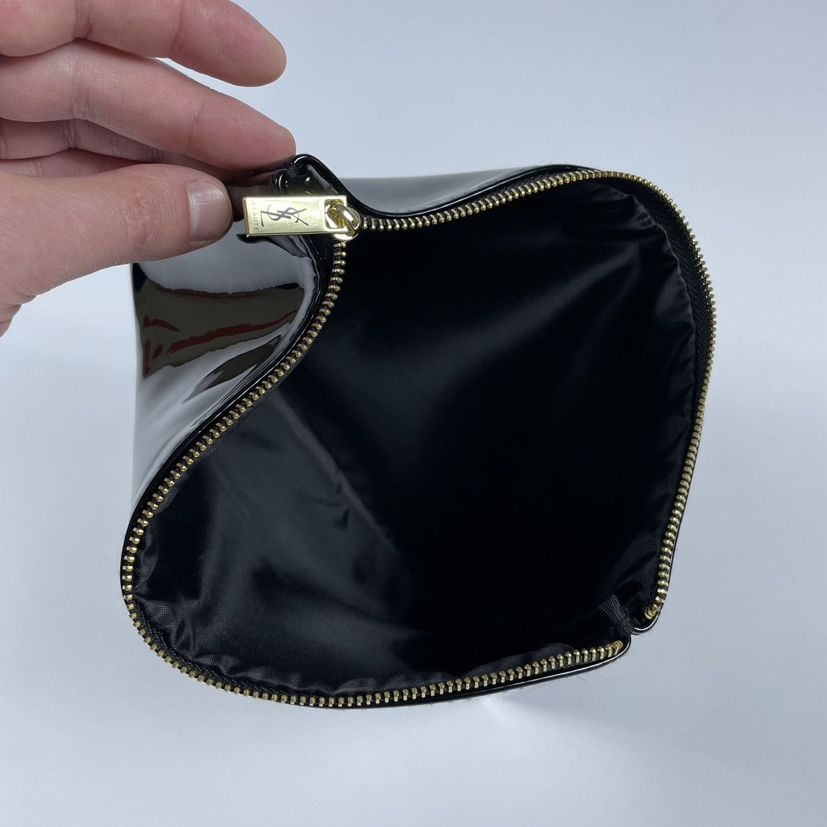 Yves Saint Laurent Yves Saint Laurent YSL Beaute cosmetic bag Size ONE SIZE - 8 Thumbnail