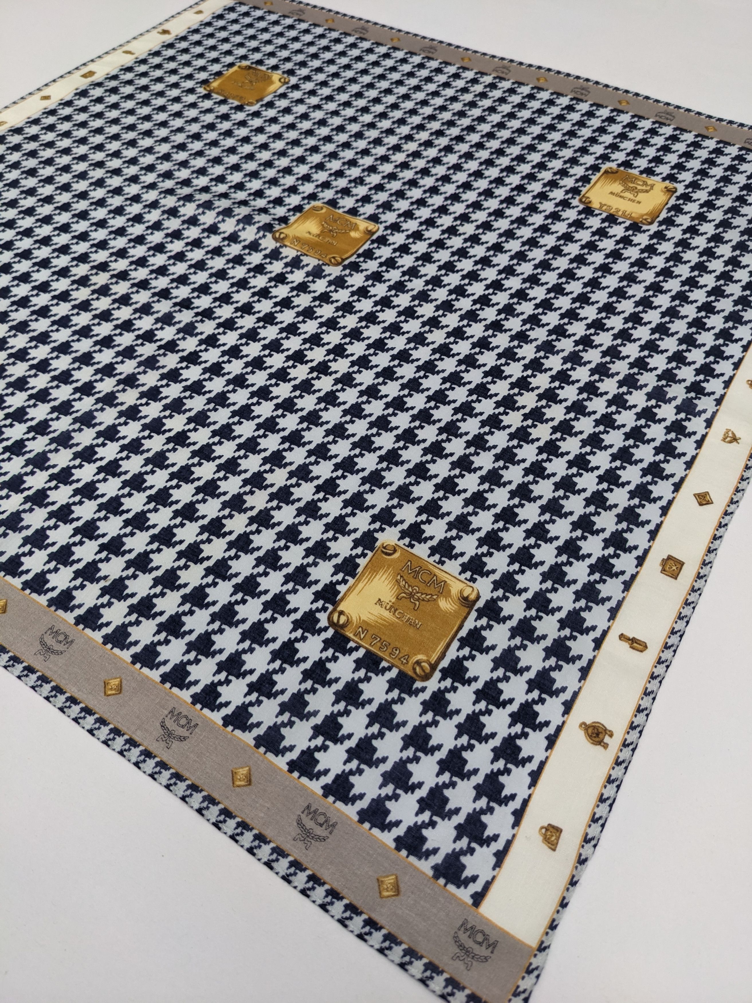 MCM MCM LOGO PLAQUE PRINT HOUNDSTOOTH POCKET SQUARE Size ONE SIZE - 3 Thumbnail