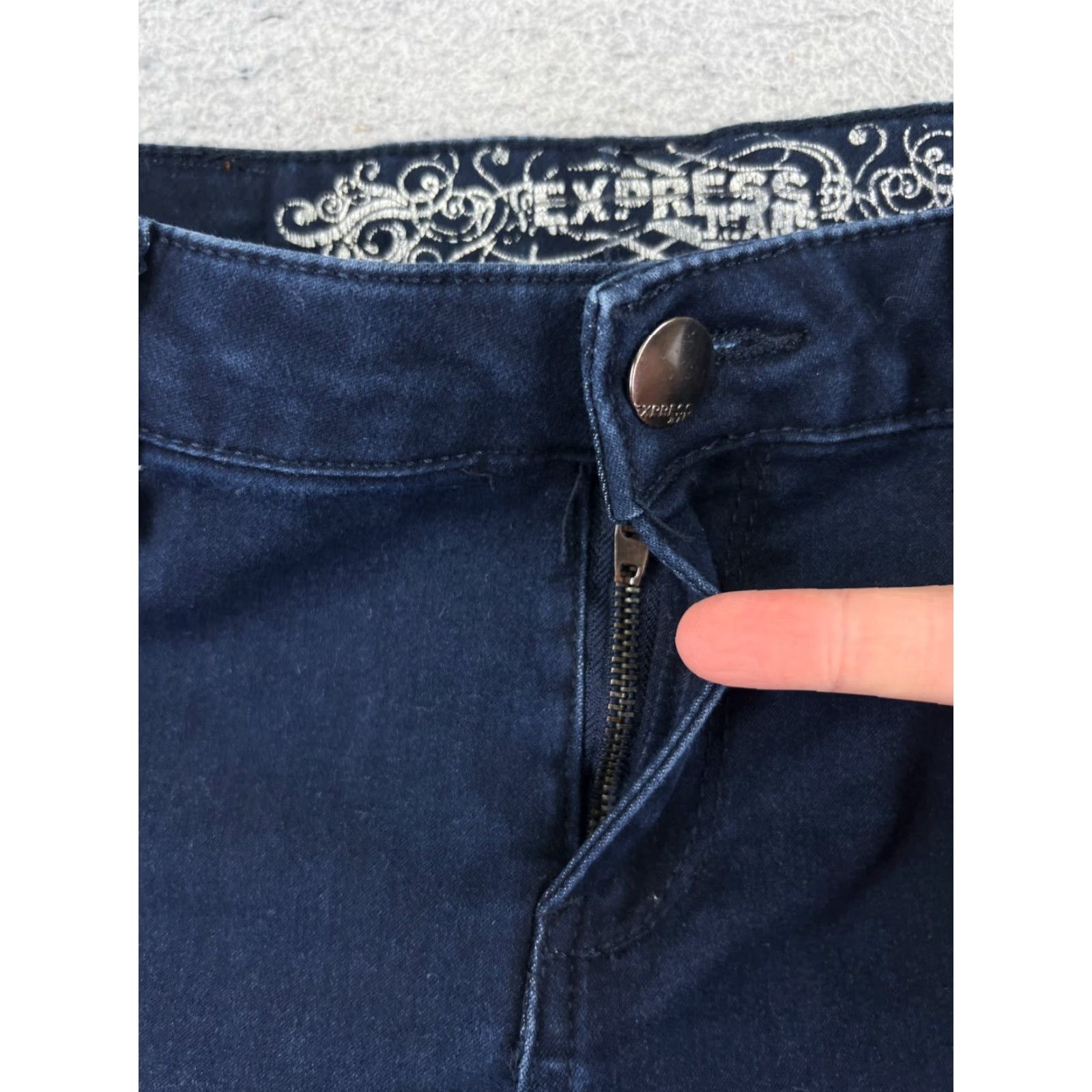 Express Express Shorts Womens 8 Blue Denim Jean Cutoff Mid Rise Dark Wash Cotton 28x4 Size 30" / US 8 / IT 44 - 6 Thumbnail