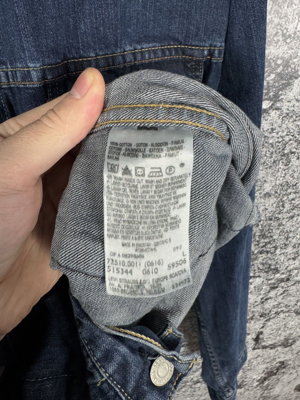 Levi's Vintage Clothing Men’s Levi’s Vintage 90s Denim Trucker Jacket Jean Size L Size US L / EU 52-54 / 3 - 8 Thumbnail
