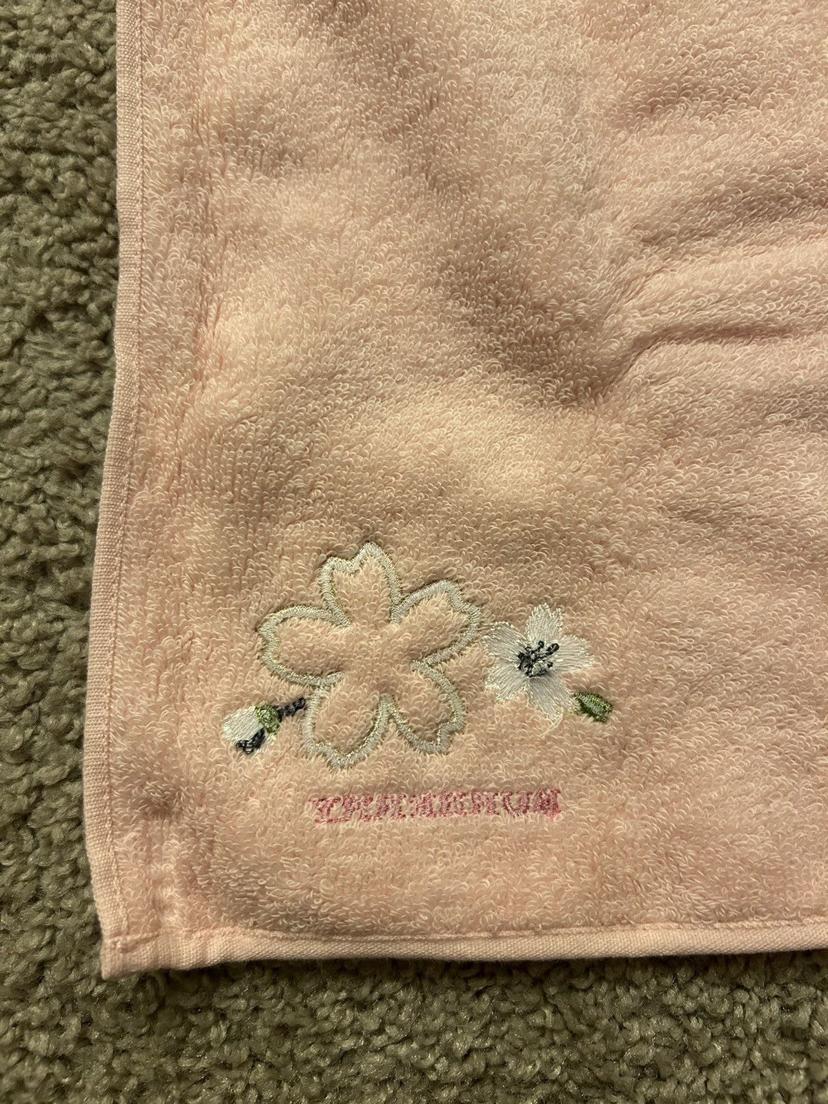 Burberry Burberry Embroidered Flower Towel Size ONE SIZE - 6 Thumbnail