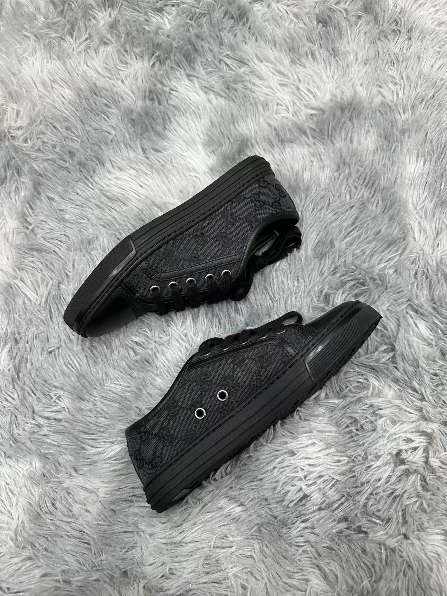 Gucci Gucci GG Monogram Canvas Sneakers Women's 34 Worn Size US 4 / IT 34 - 3 Thumbnail