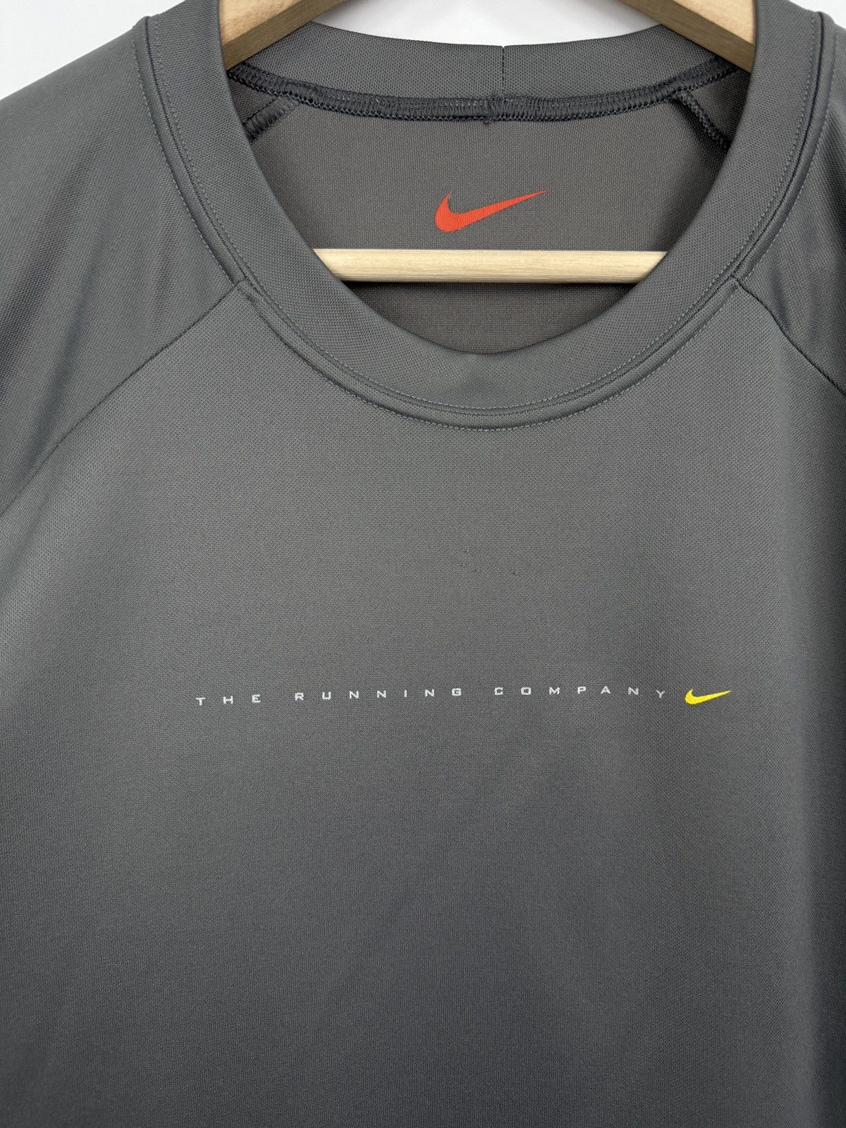 Nike 🇺🇸 Vintage 90s Nike The Running Company Destination T-Shirt Size US XL / EU 56 / 4 - 5 Thumbnail