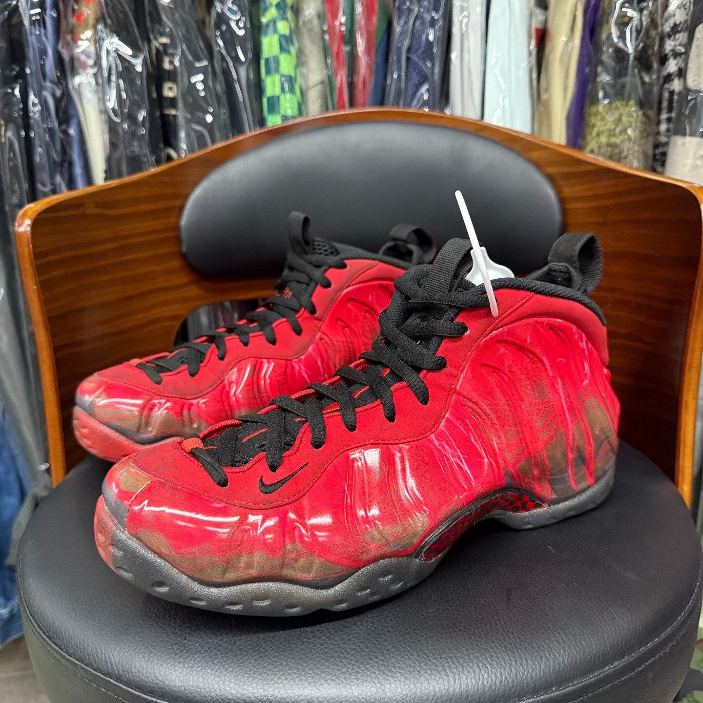 Nike Nike Red Lowtop Sneakers 9 Men Size US 9 / EU 42 - 1 Thumbnail