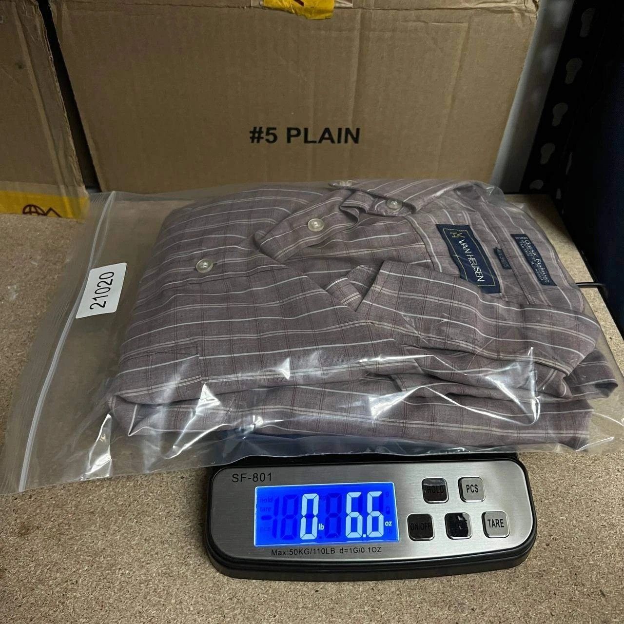 Van Heusen Van Heusen Button Down Men 16 1/2 34-35 Brown Plaid Collared Size US L / EU 52-54 / 3 - 9 Thumbnail