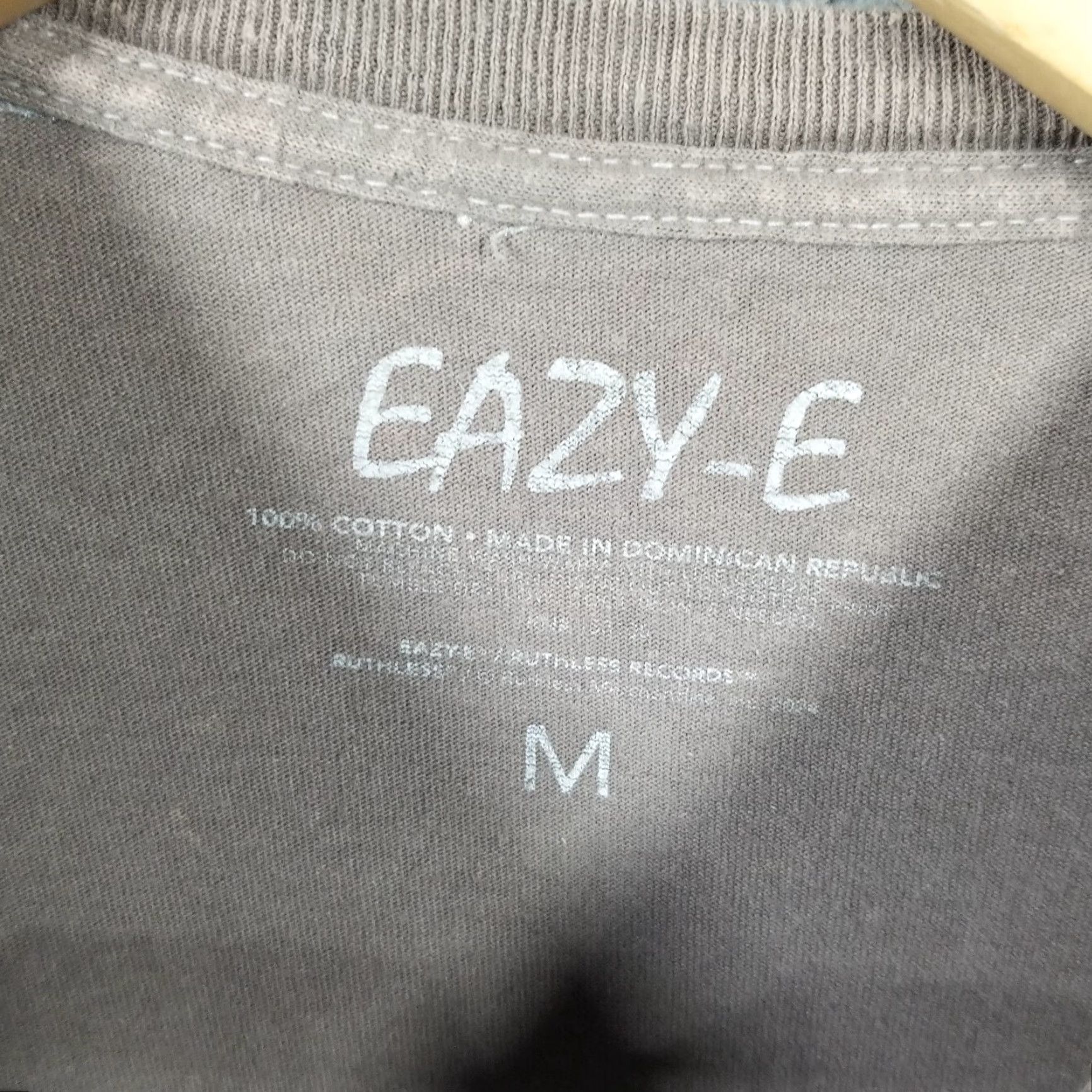 Express VINTAGE Easy E Rapper T-Shirt Short Sleeve Men Adult Medium Brown Hip Hop 80s 90s Express Size US M / EU 48-50 / 2 - 3 Thumbnail