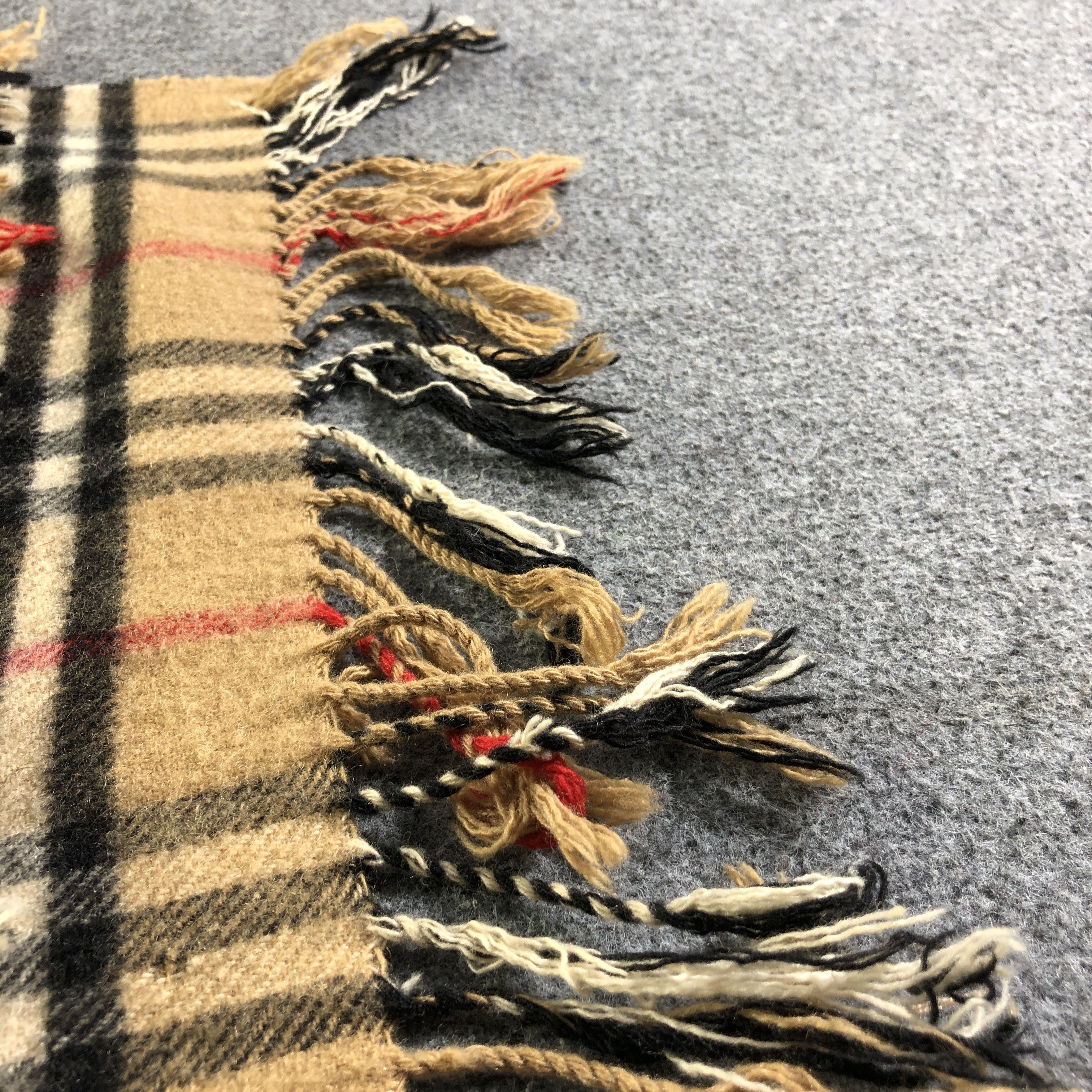 Burberry Burberrys Nova Check Tan Wool Scarf Muffler V2696 Size ONE SIZE - 24 Thumbnail