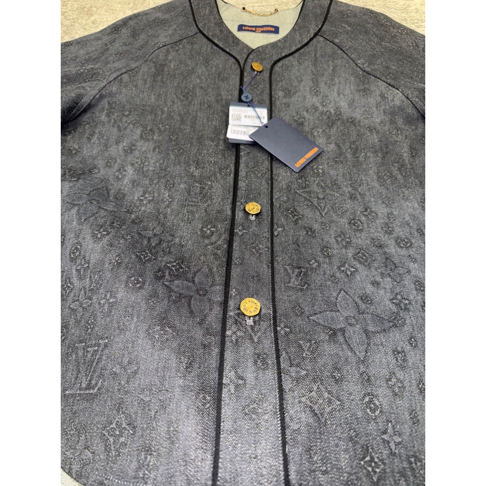 Louis Vuitton Louis Vuitton Black Embossed Monogram Logo Baseball Shirt Size US L / EU 52-54 / 3 - 8 Thumbnail