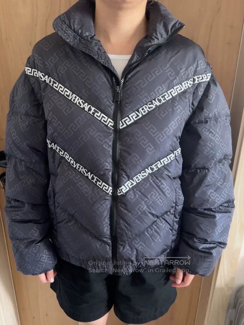 Versace Versace Greek back letter print black down jacket Size US M / EU 48-50 / 2 - 1 Thumbnail