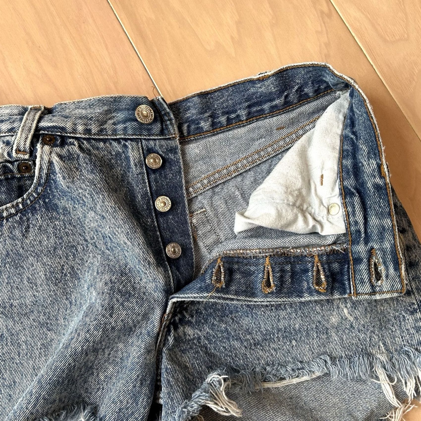 Levi's Levi’S Vintage 701 Cutoff Shorts - 2.5" Denim - 1980-1989 US Mens Size 26" / US 2 / IT 38 - 4 Thumbnail