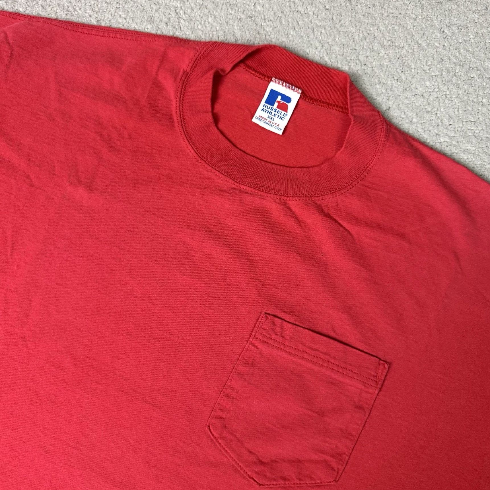 Russell Athletic VINTAGE Russell Athletic T Shirt Adult 2XL Red Logo 90s USA Cotton Shirt Mens Size US XXL / EU 58 / 5 - 2 Thumbnail
