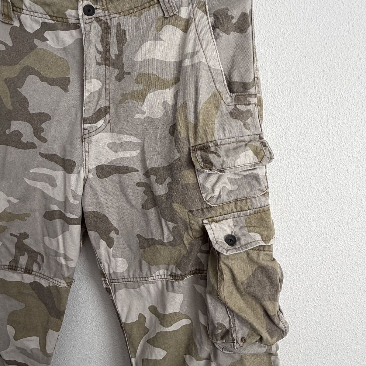 Other No Boundaries Beige Camo Cargo Pants Men’s 36x30 Pocket Size US 36 / EU 52 - 2 Thumbnail