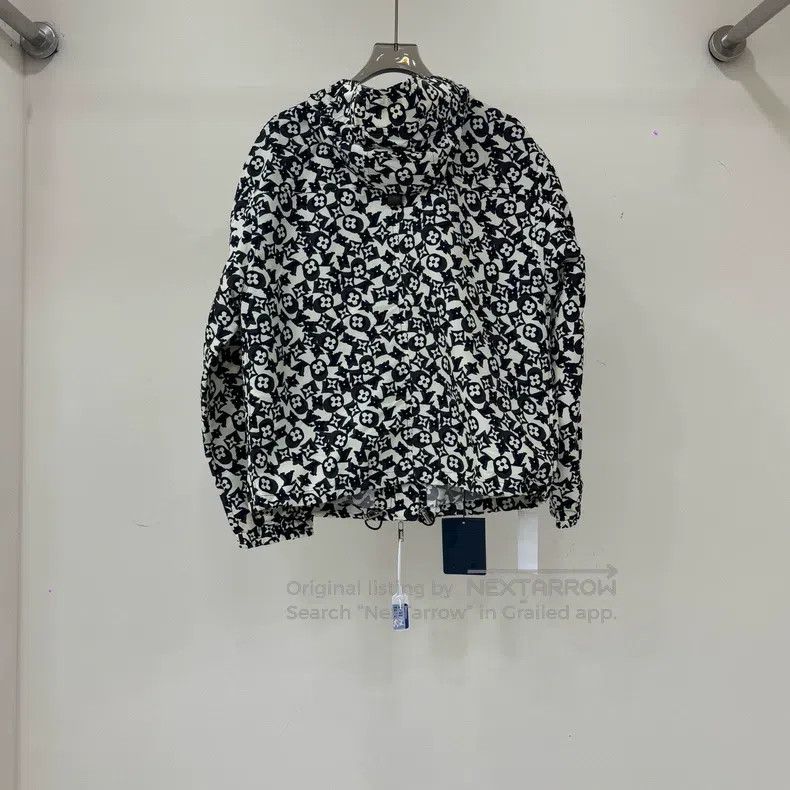 Louis Vuitton Louis Vuitton Black and white graffiti-covered assault jac Size XS / US 0-2 / IT 36-38 - 2 Thumbnail