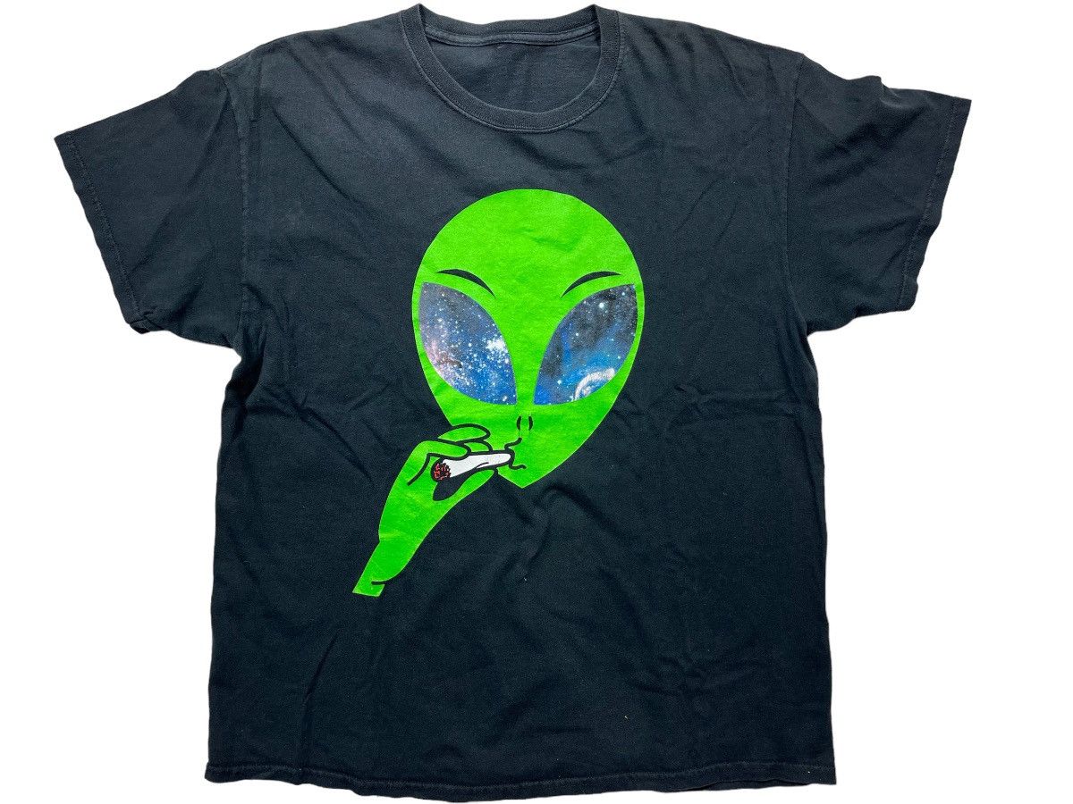 image of Vintage 00S Alien Smoke Joint Shirt in Black, Men's (Size XL)