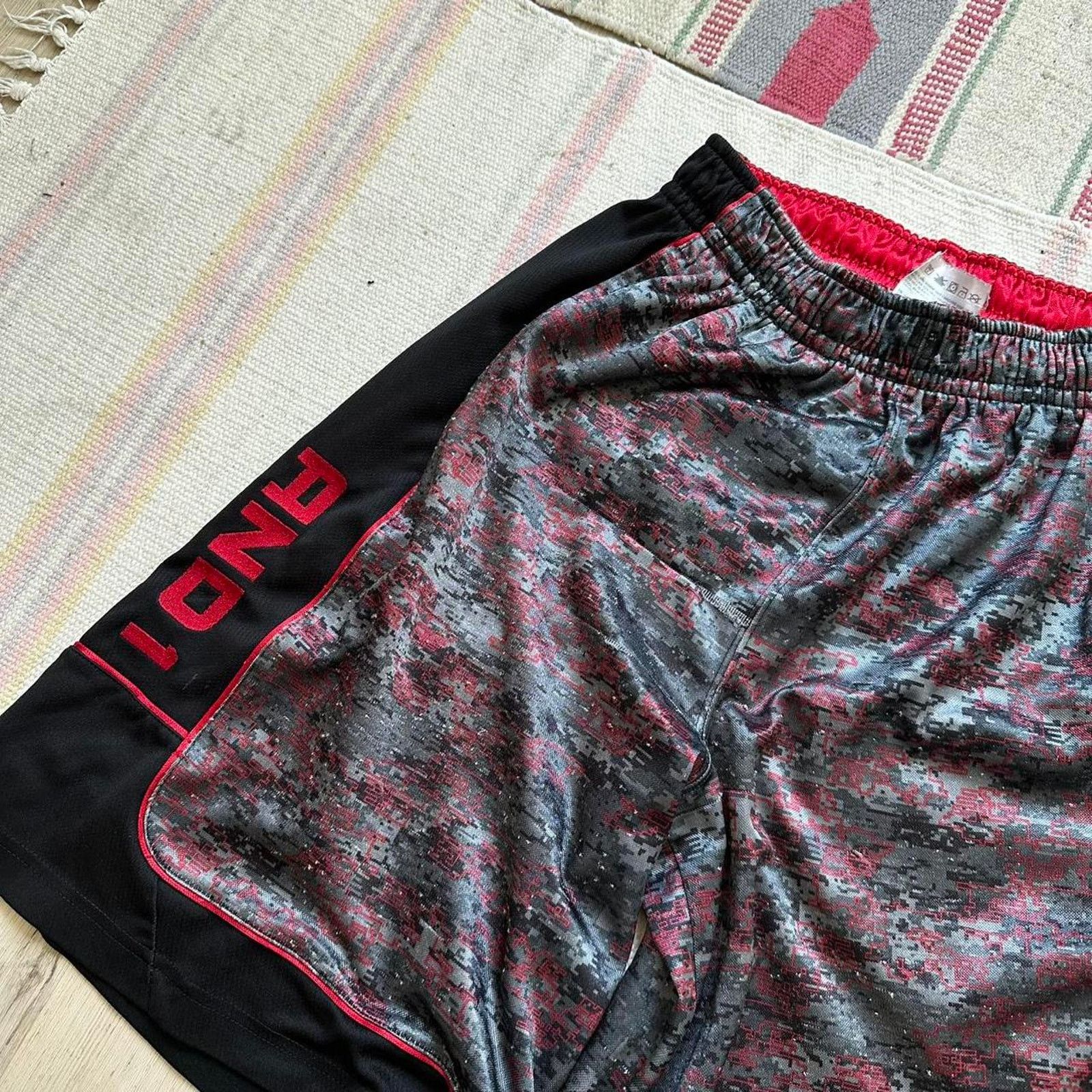 Vintage Vintage Y2K Grey Red Digi Camo Long And1 Basketball Shorts Size US 28 / EU 44 - 6 Thumbnail