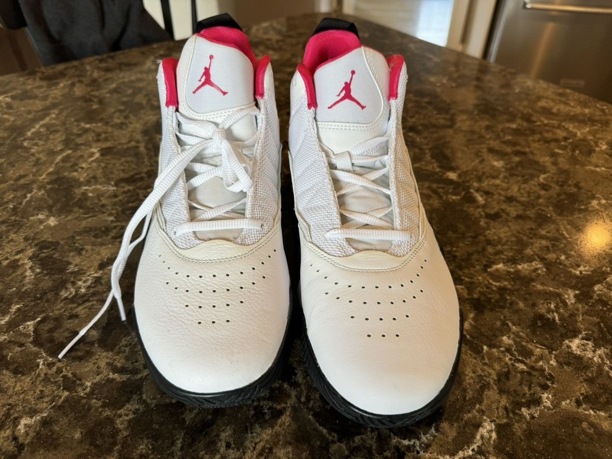 Jordan Brand MINT NEW AIR JORDANS Size US 12 / EU 45 - 2 Thumbnail