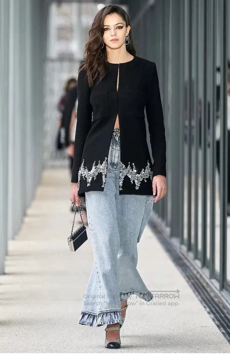 Chanel Chanel 22A black round-neck sequin embroidered two-pocket Size XXS / US 00 / IT 34 - 1 Thumbnail
