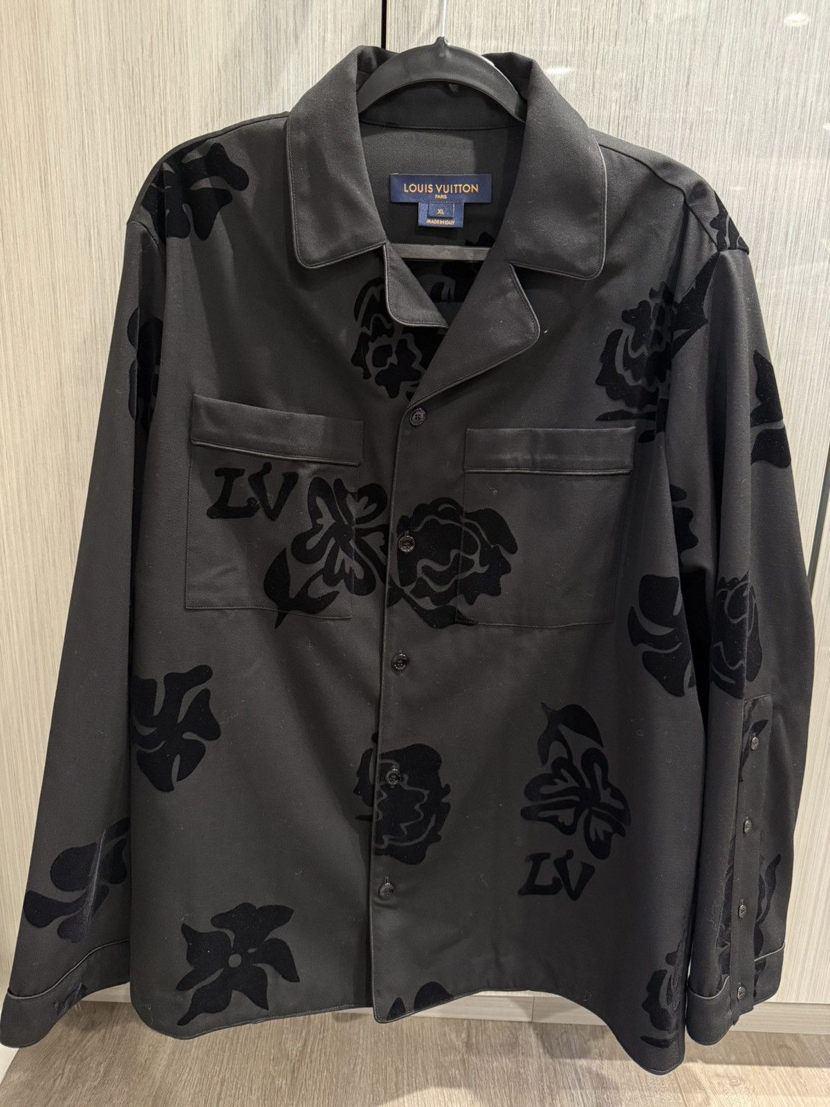 Louis Vuitton Louis Vuitton Black Flower Flocked Pyjama Shirt Size US XL / EU 56 / 4 - 1 Thumbnail