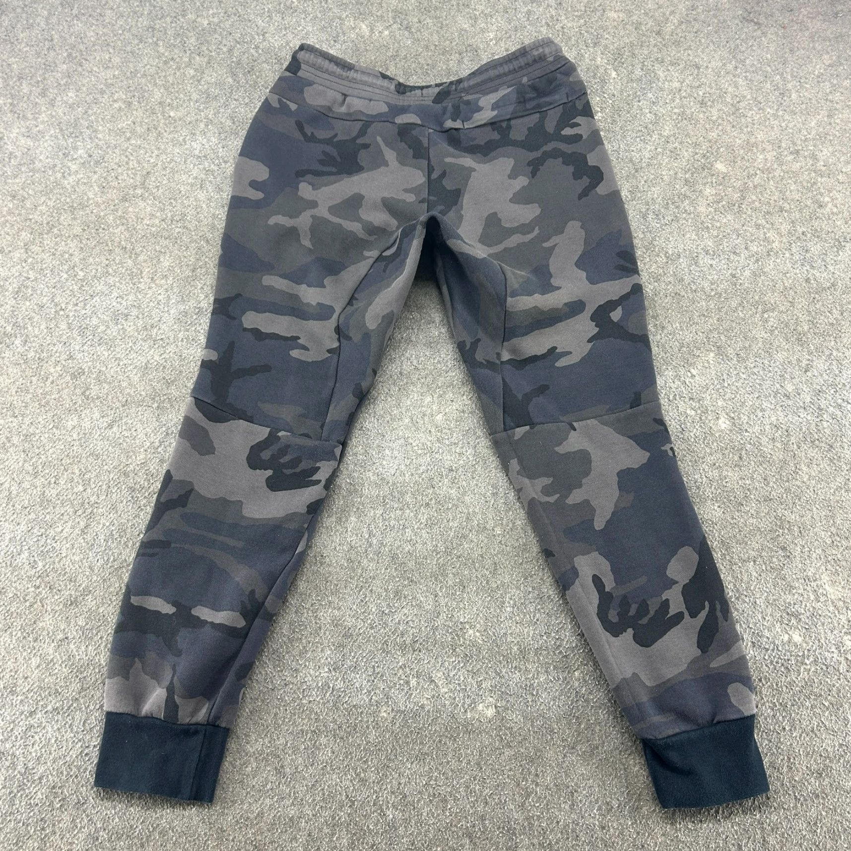 Nike Nike Tech Fleece Jogger Pants Mens M Grey Black Camo Sweatpants Swoosh Drawstring Tapered Regular Fit Activwear Cross Training Gym & Running Size US 31 - 6 Thumbnail