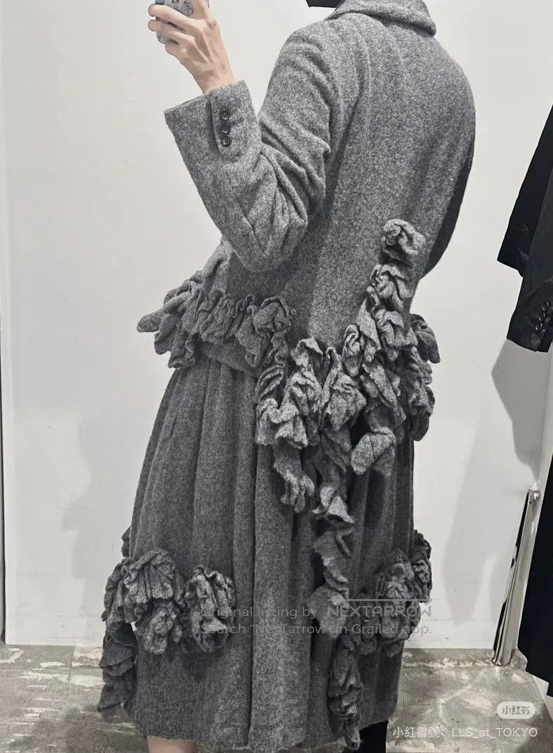 Comme Des Garcons size XS Gray boucle rose skirt