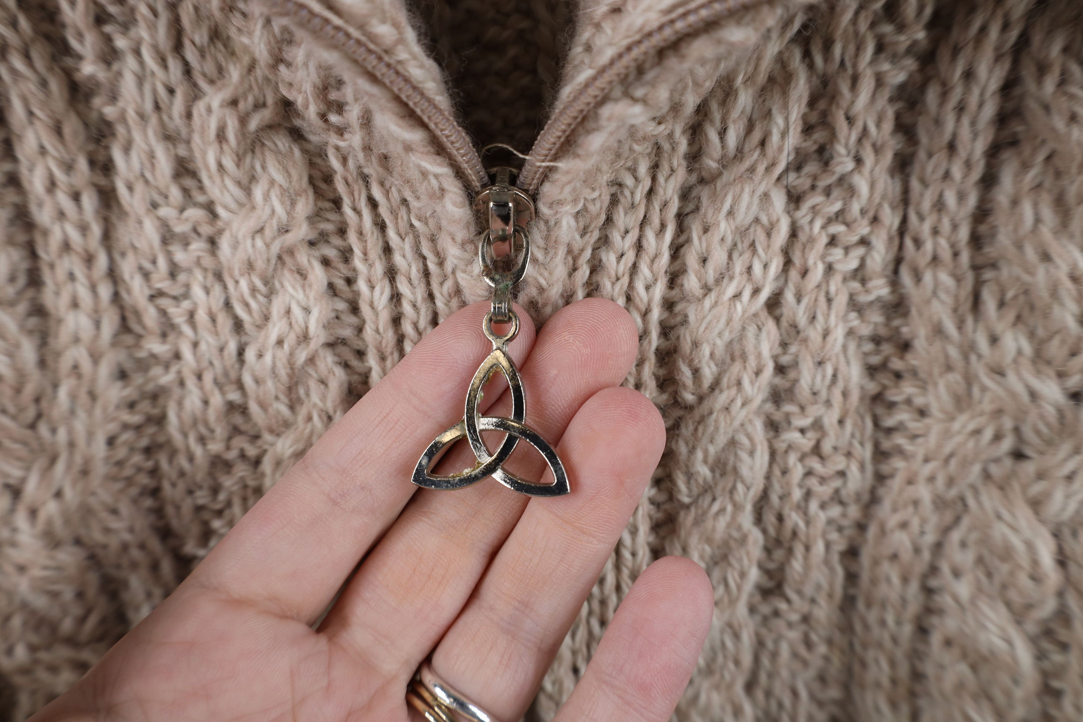 Vintage Vintage 90s Donegal Wool Knit Fisherman Poncho Sweater Beige Size S / US 4 / IT 40 - 4 Thumbnail