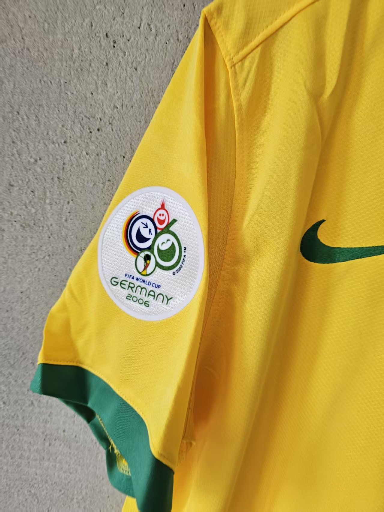 Other #10 Ronaldinho Jersey 2006 Brazil Home Size US XL / EU 56 / 4 - 3 Thumbnail