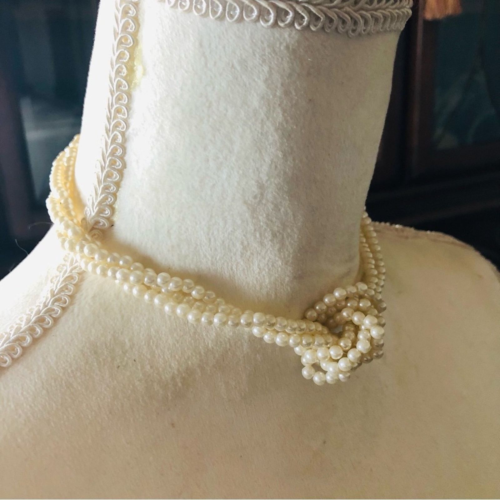 Vintage Vintage 80s versatile triple strand cream pearl necklac Size ONE SIZE - 5 Thumbnail