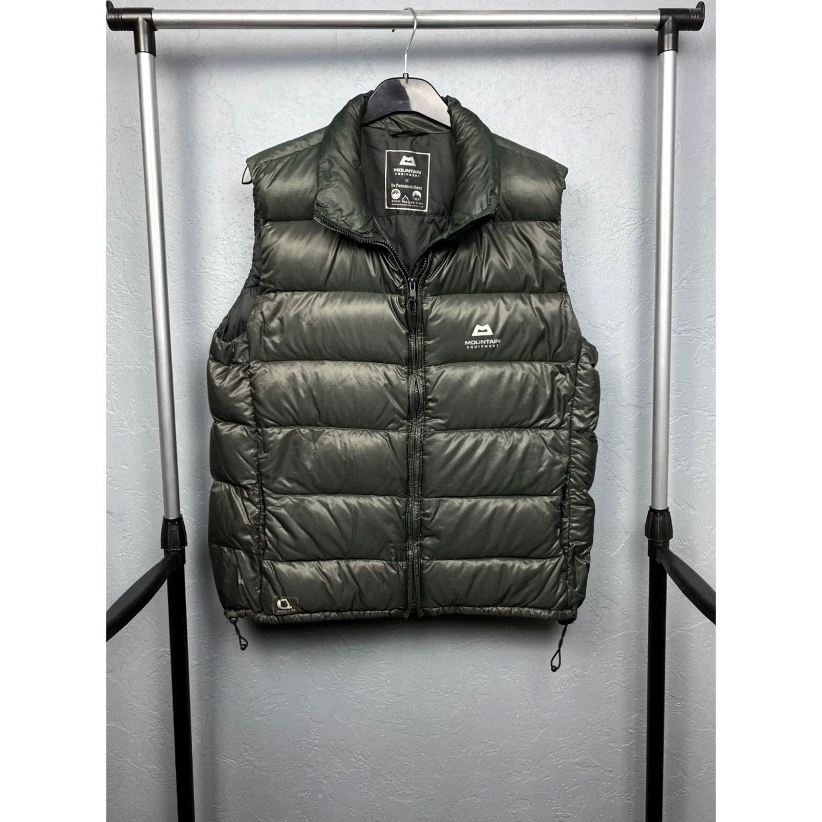Mountain Equipment Mountain Equipment Mens Down Puffer Vest M Shirt Mens Down Vest Multicolor Logo 90s? No. Size US M / EU 48-50 / 2 - 2 Thumbnail