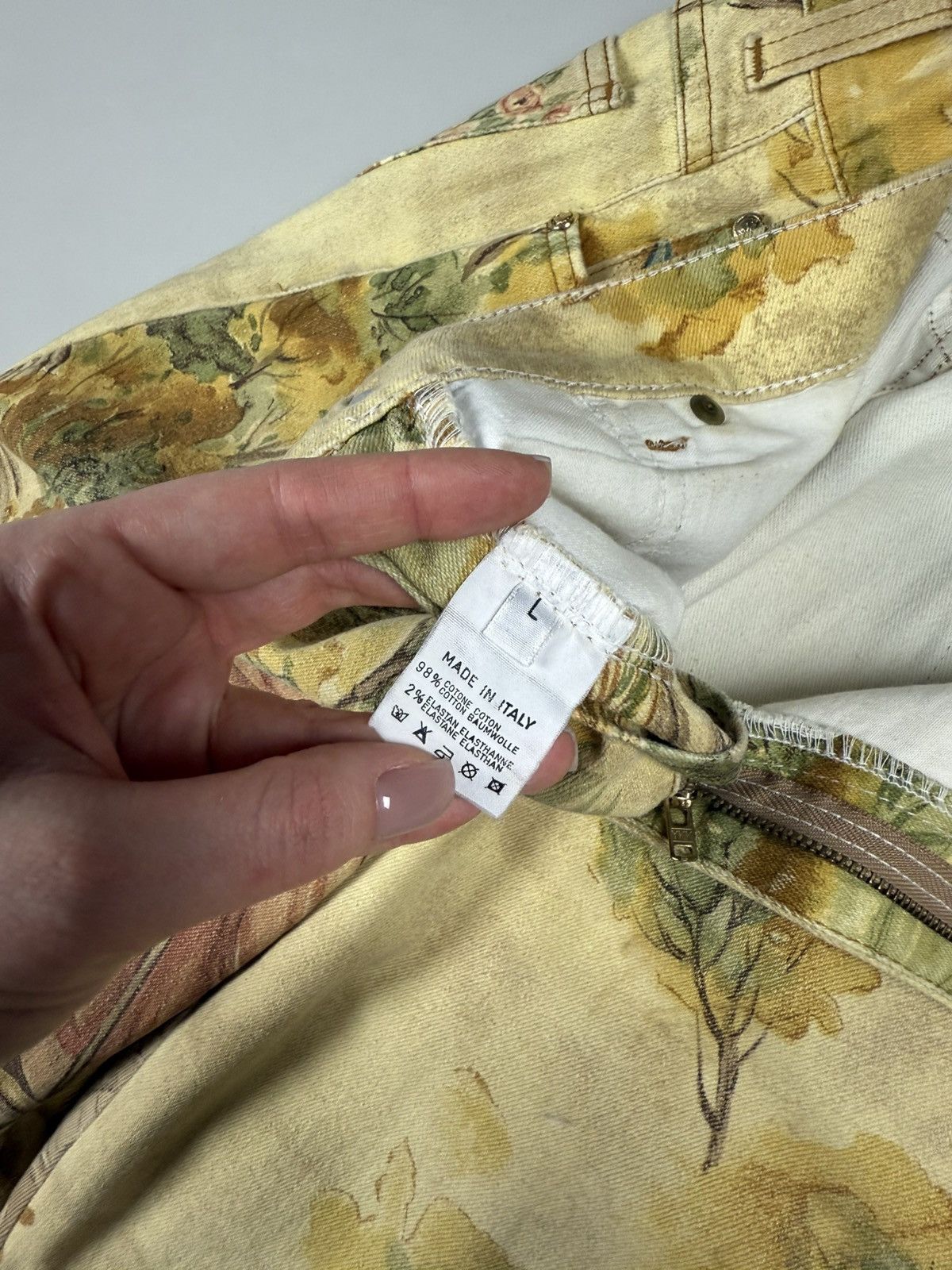 Roberto Cavalli Rare Roberto Cavalli Renaissance Angels Overprinted Jeans Size 32" / US 10 / IT 46 - 15 Thumbnail