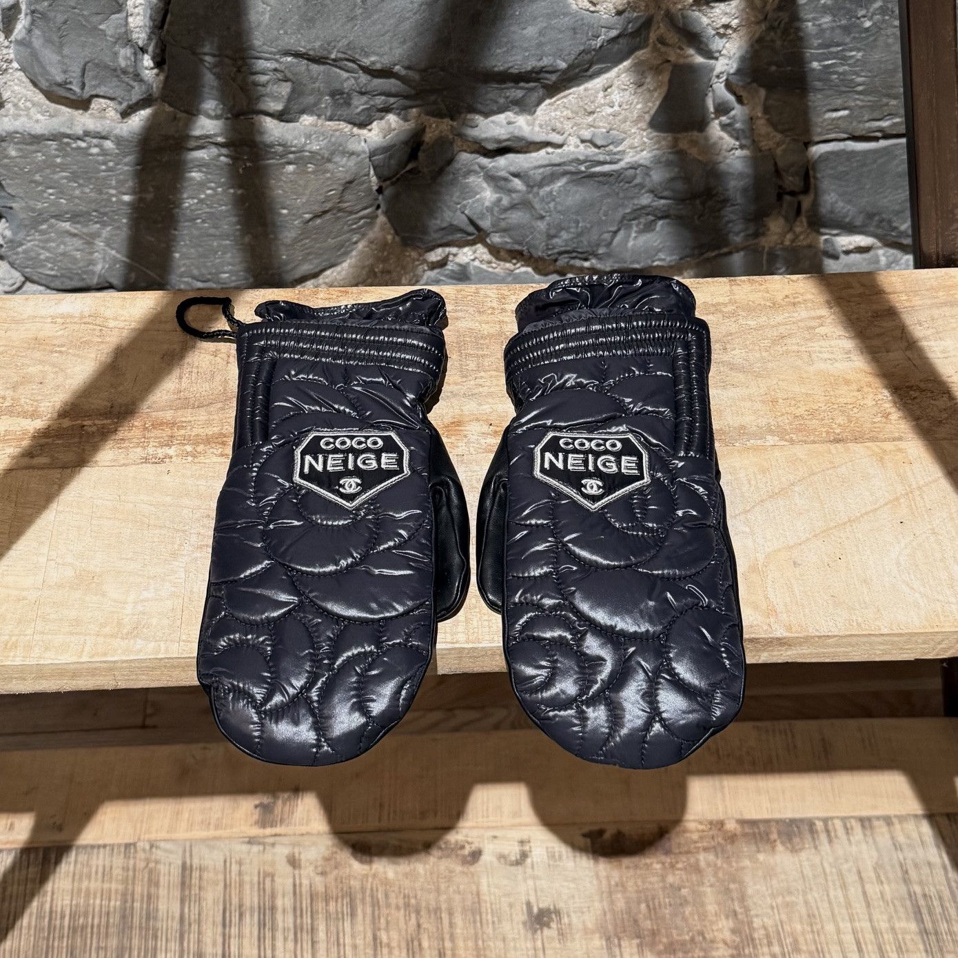 Chanel Chanel 2018 Quilted Coco Neige Mittens - Size 8 Size ONE SIZE - 2 Thumbnail