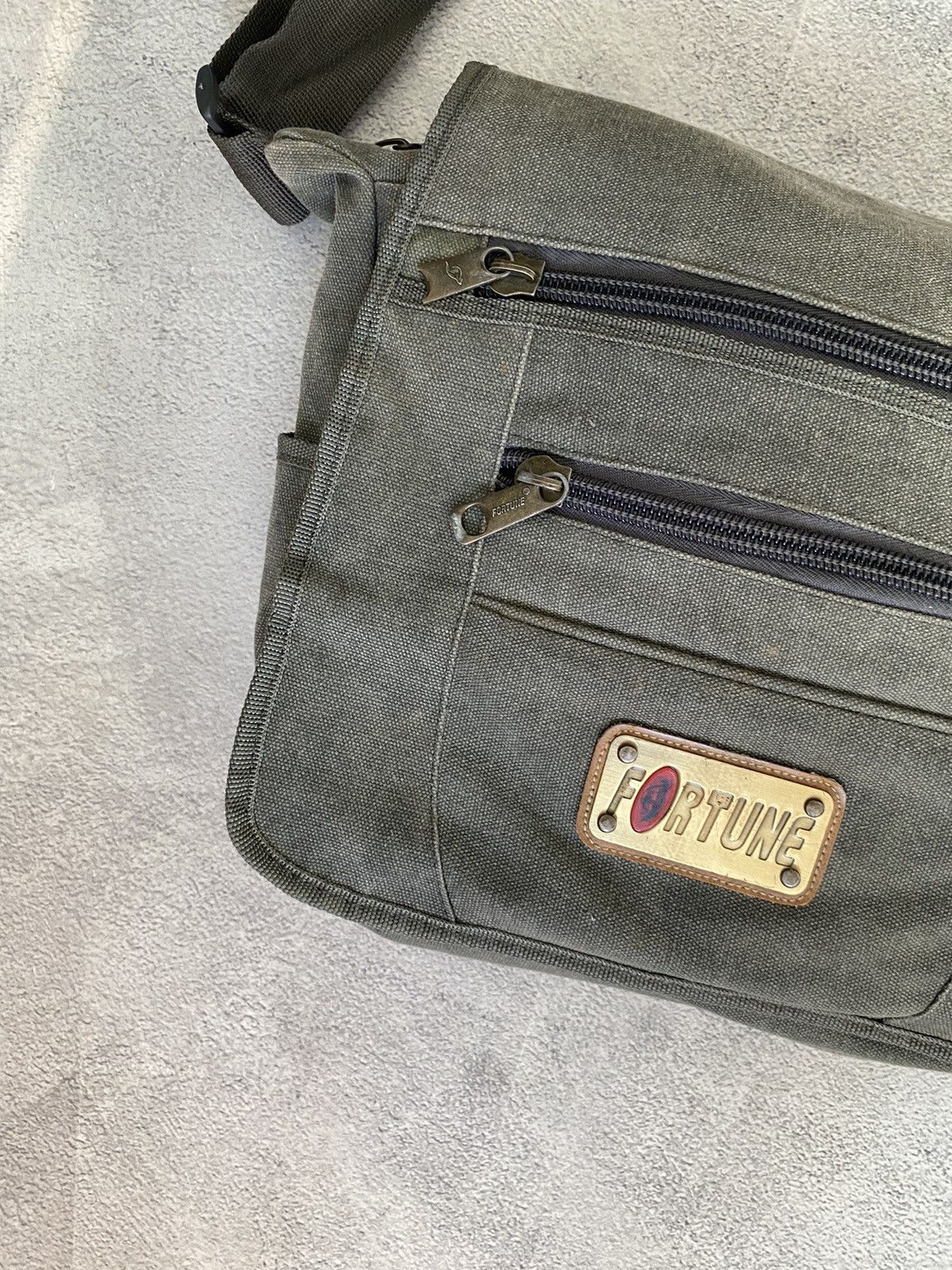 KMRii Japanese KMRii Diesel style faded distressed sling bag Size ONE SIZE - 2 Thumbnail
