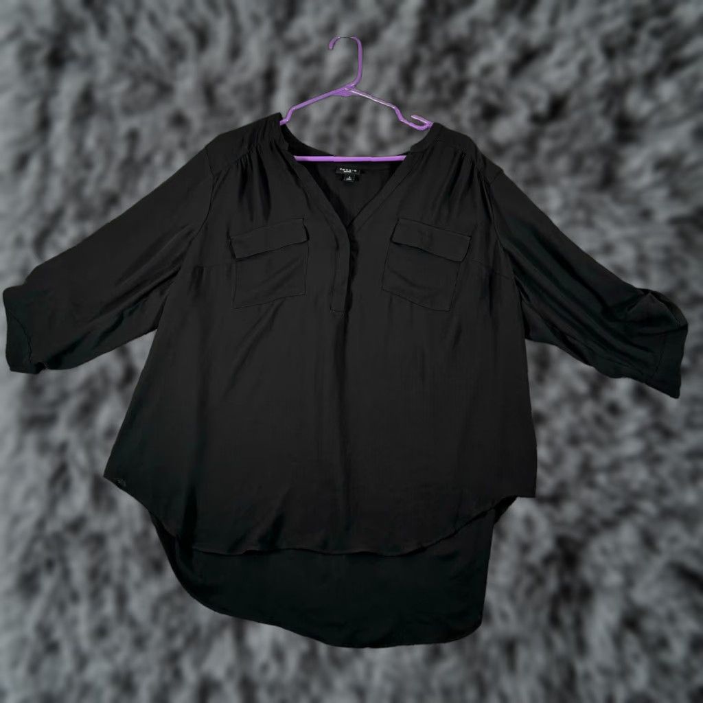 Torrid Torrid Blouse Hi-Lo Roll Tab Pockets 3X Plus Black V-Neck Button Polyester Grunge Witchy Fairy Tunic Women Mens? Size XXL / US 16-18 / IT 52-54 - 1 Thumbnail