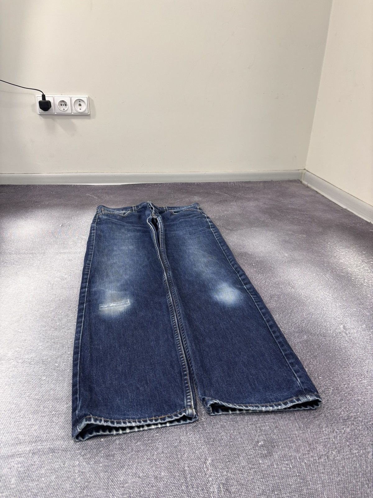 Levi's Vintage Levi’s 501 Men’s Faded Blue Denim Jeans Size US 34 / EU 50 - 9 Thumbnail