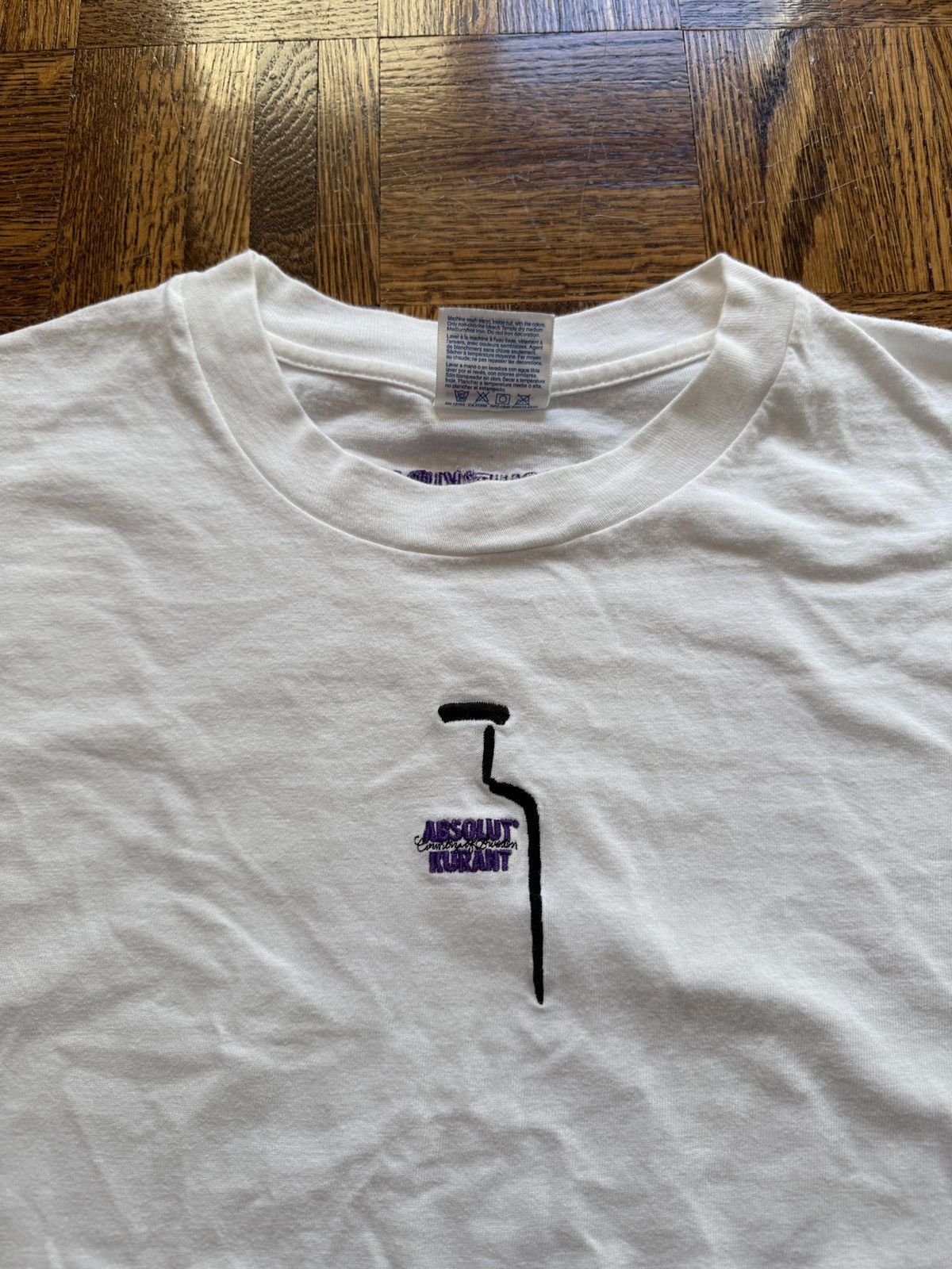Vintage Vintage 90s Absolut Kurant Embroidered Promo Graphic Tee Size US XL / EU 56 / 4 - 1 Thumbnail