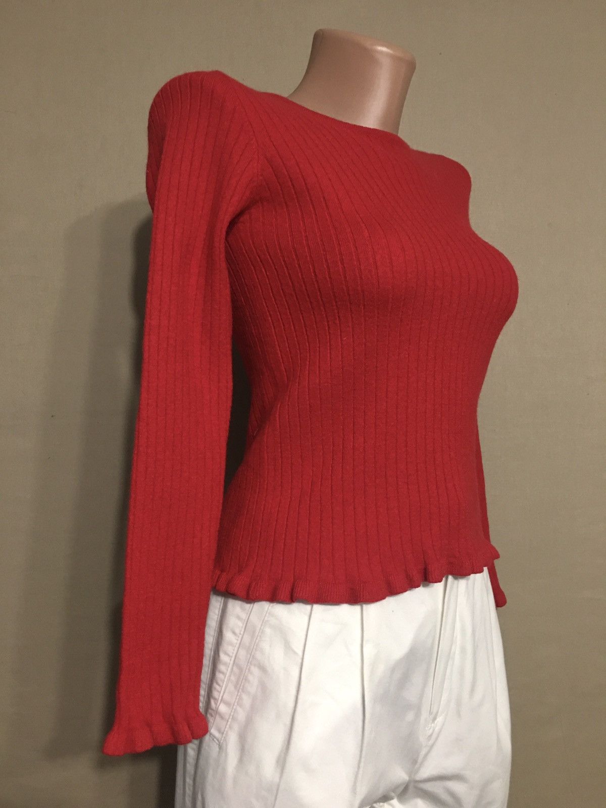 Valentino × Vintage Vintage Valentino Ruffled Ribbed Red Wool Sweater Size XS / US 0-2 / IT 36-38 - 3 Thumbnail